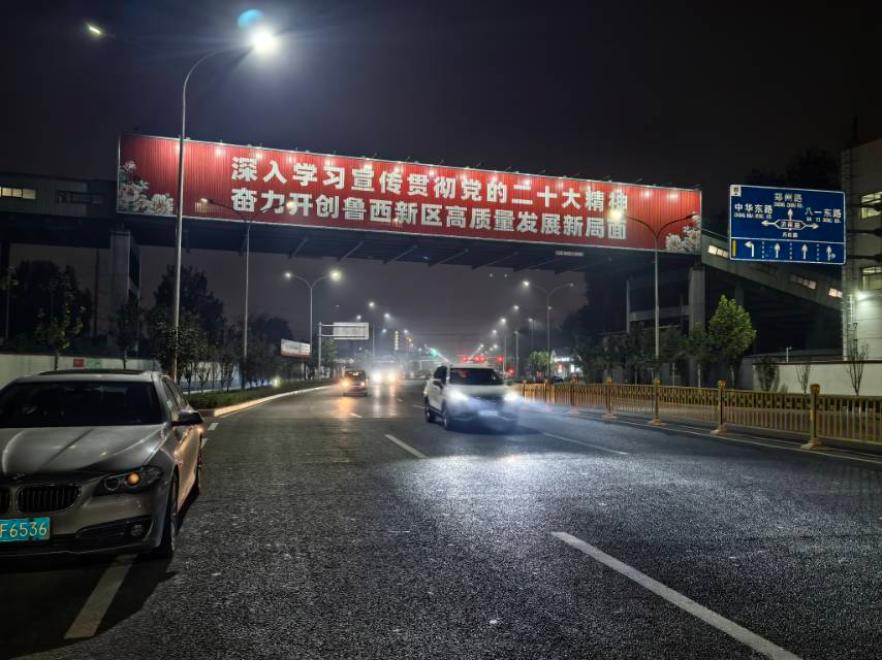 菏泽丹阳路跨路三面翻广告牌-1