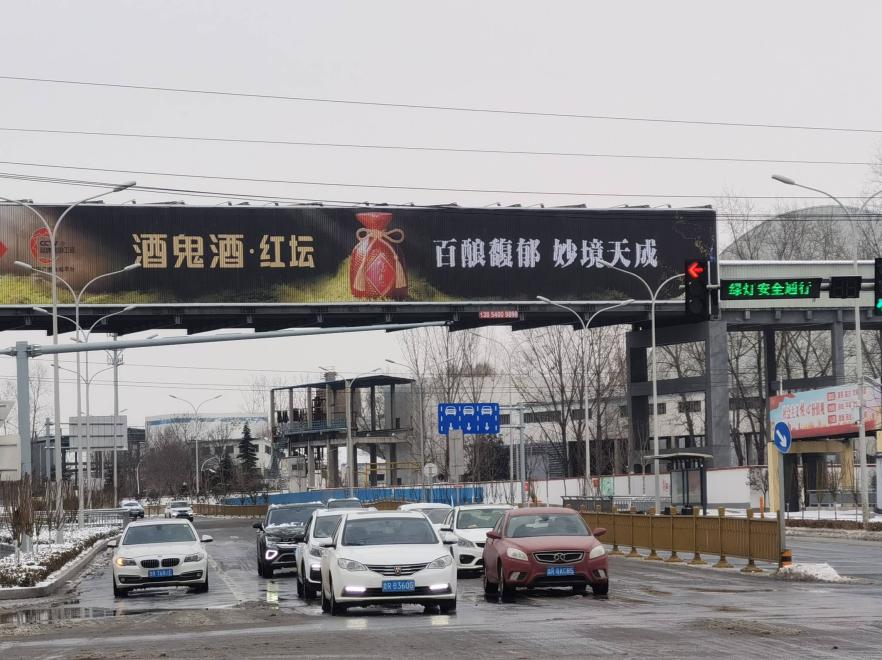 菏泽丹阳路跨路三面翻广告牌-0