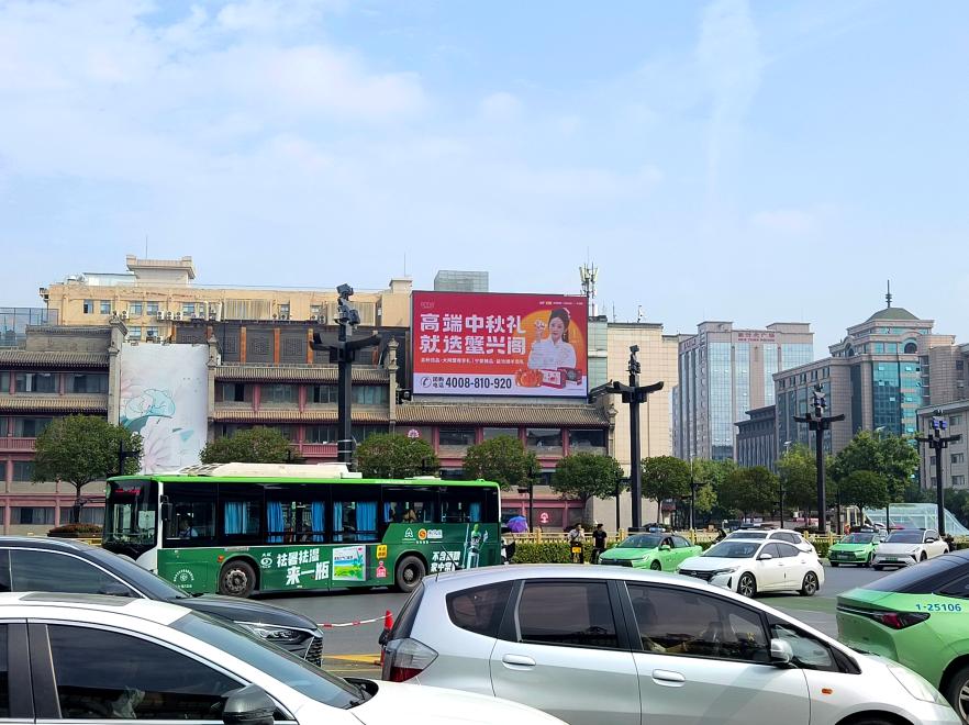 西安钟楼金花广场-1