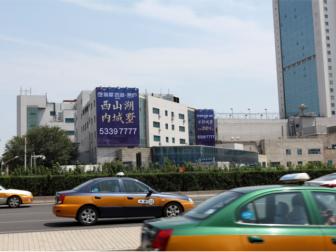 北京西三环莲花桥联通墙体广告