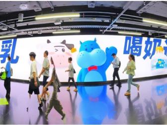 上海陆家嘴地铁LED巨幕广告